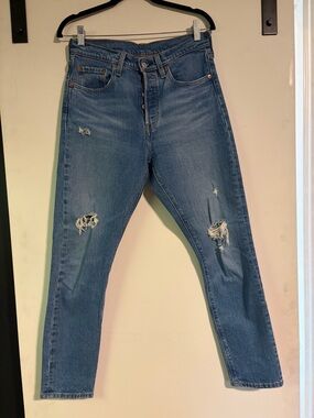 Levi's High-Rise Distressed Jeans - Medium Blue